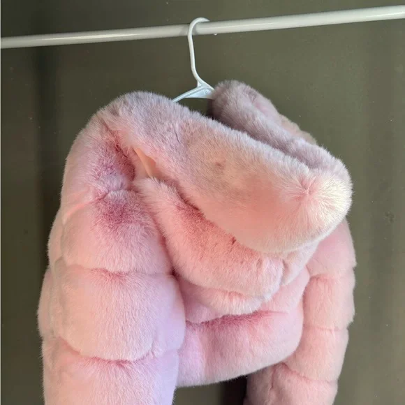 SOLD Women's Pink Faux Fur Ski Jacket - Picture 5 of 5